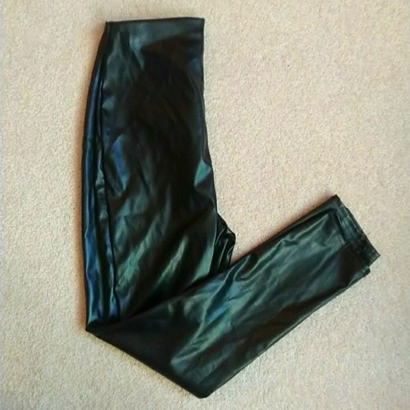 Missguided Petite Faux Leather leggings - Picture 3 of 4